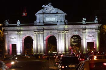 "Iluminacion de la Puerta de Alcalá con motivo de la Boda Real"