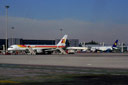 Aviones en la pista del aeropuerto de Barajas, Madrid