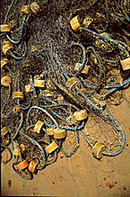 Imagen en color de unas redes de pescar.