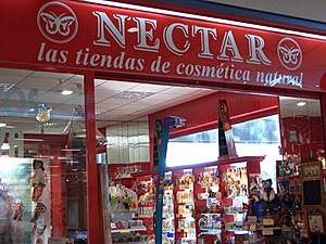 Diseño de un cartel luminoso para la empresa "Nectar": letras blancas sobre fondo rojo