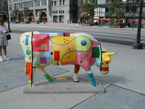 Escultura en la calle. Willian Conger. Exposición: Cows on Parade, Chicago City, 1999.