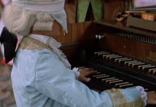 Escena de la película Amadeus: Mozart niño tocando el clave