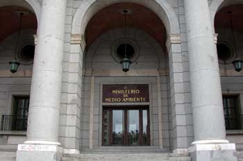 Fachada del edificio del Ministerio de Medio Ambiente (Madrid) Fachada del edificio del Ministerio de Medio Ambiente (Madrid)