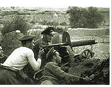 Soldados republicanos en los alrededores de Belchite (26/08/1937). Martínez Reverte, J.: La batalla del Ebro. Barcelona: Crítica, 2006
