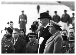 Dwight Eisenhower junto a Francisco Franco en Madrid (21/12/1959). National Archives an Records Administration of the United States