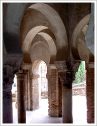 Interior de la mezquita del Cristo de la Luz en Toledo (999), María J. Fuente (col. Particular, 2006)