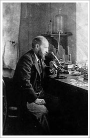 Santiago Ramón y Cajal en su laboratorio. CSIC