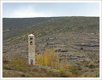 Torre de una iglesia románica Soriana (siglos XII-XIII), María J. Fuente (col. particular, 2007) 