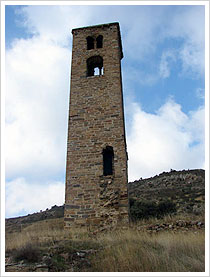 Torre de una iglesia abandonada de la provincia de Soria (Plena Edad Media), María J. Fuente (col. particular, 2007) 