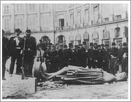 Destruccin de la Columna Vendme durante la Comuna de Pars (1871), Eugne Disdri