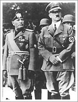 Adolf Hitler y Benito Mussolini durante un desfile en Yugoslavia (1941)