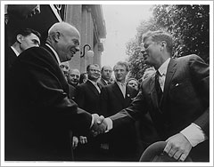 Nikita Jruschov y John Fitzgerald Kennedy (03/06/1961). National Archives an Records Administration of the United States