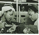 Mujeres trabajando en la Douglas Aircraft Company (1945-1947). National Archives an Records Administration of the United States