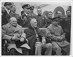 Roosevelt, Churchill y Stalin durante la Conferencia de Yalta (11/02/1945). National Archives an Records Administration of the United States