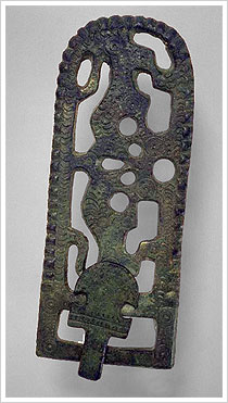 Hebilla o broche de cinturón típico de la orfebrería visigoda (siglos VI-VII d. C.). Museo Arqueológico Nacional de Madrid