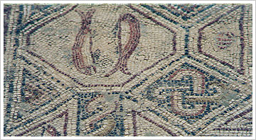 Los peces, símbolo del cristianismo, en un mosaico de la villa romana de la Olmeda (Palencia). María J. Fuente (col. particular, 2007)
