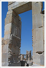 Puerta acceso a Persépolis. Banco de imágenes del ISFTIC