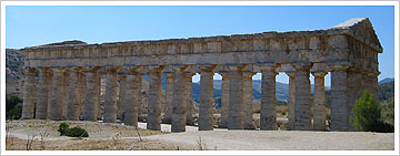 Templo griego en Segesta (Sicilia) (siglo V a. C.), María J. Fuente (col. particular, 2004)