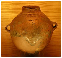 Cerámica neolítica en el Museo Arqueológico Provincial de Huesca. Banco de imágenes de ISFTIC