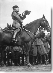 Mussolini dando un discurso en 1929